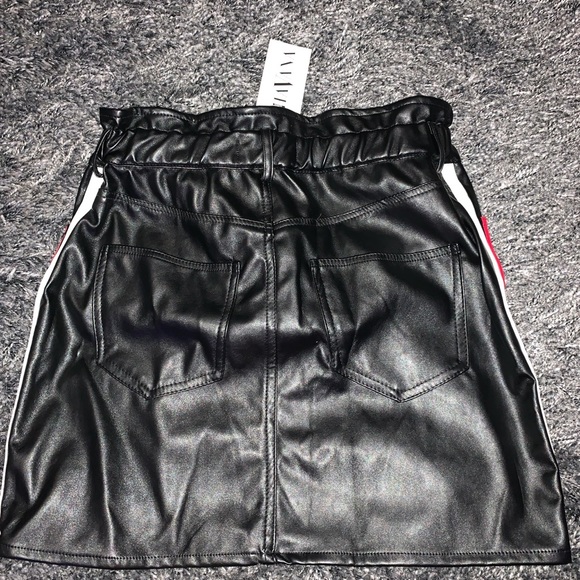 Leather mini skirt - Picture 3 of 4